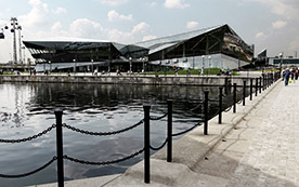 Mit dem Konferenzzentrum ''The Crystal'' in London schuf Waagner Biro eines der grüns­ten Gebäude der Welt. 